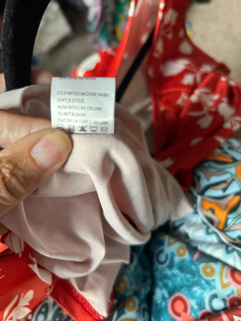 Lily Red and White Floral Sleeveless Top - Picture 5 of 5